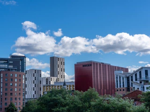 découvrez un havre de paix en pleine ville avec 'urban oasis', un espace où la nature et le design moderne se rencontrent. profitez d'une ambiance relaxante, de jardins luxuriants et de lieux de détente, le tout à quelques pas de l'agitation urbaine.